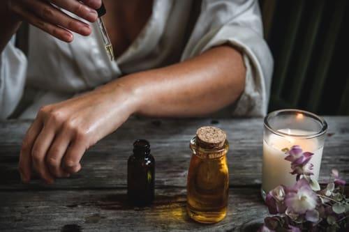 Tea Tree Oil For Acne? (Use With Exposed To Avoid Irritation)