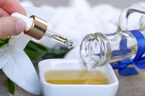 Does Oil Cleansing Help With Acne? (Only If You Use Exposed)
