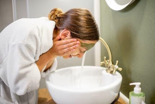 5 Best Natural Face Wash for Acne (Treating Acne at Home)