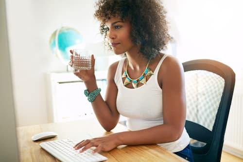How Much Water to Drink to Clear Acne (Everything You Need to Know)
